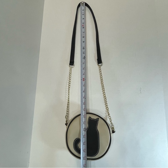 OLIVIA MILLER ROUND SHAPED CAT THEME PURSE GOLD CHAIN & BLACK STRAP crossbody - Picture 11 of 11